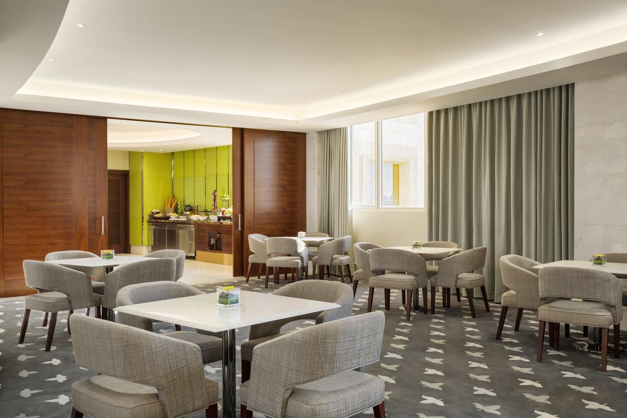 Millennium Hail Hotel Exteriér fotografie The Club at London Heathrow Airport
