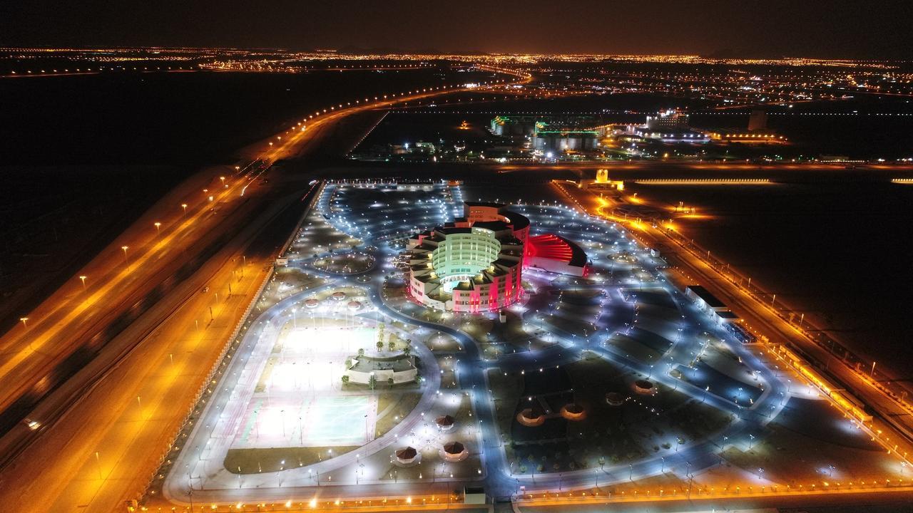 Millennium Hail Hotel Exteriér fotografie The airport at night
