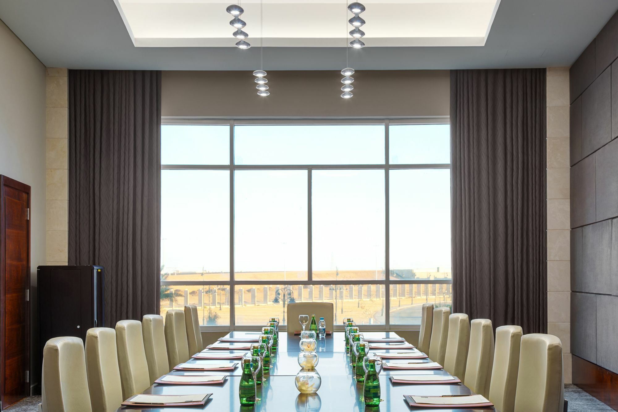 Millennium Hail Hotel Exteriér fotografie Meeting room